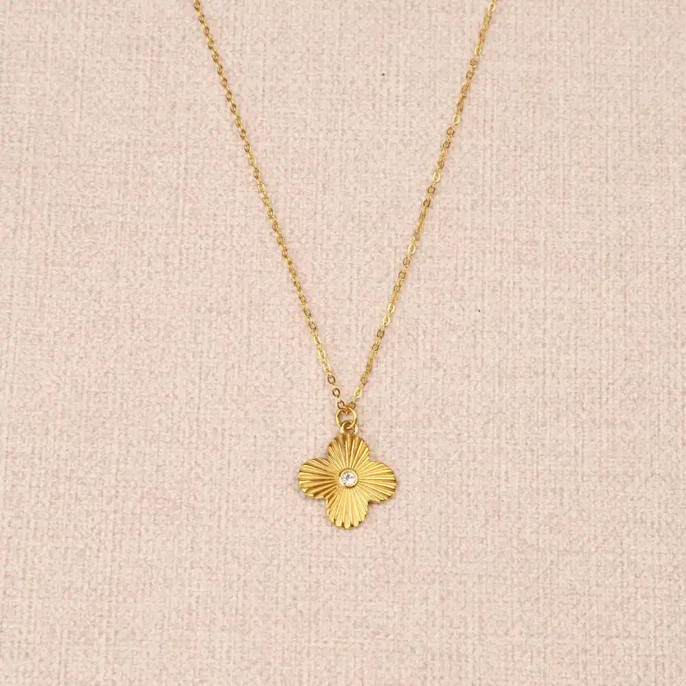 Manava clover necklace