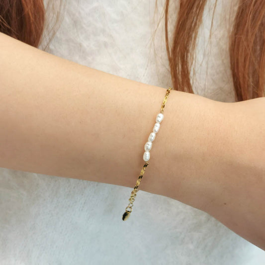 5 Small Pearls Bracelet
