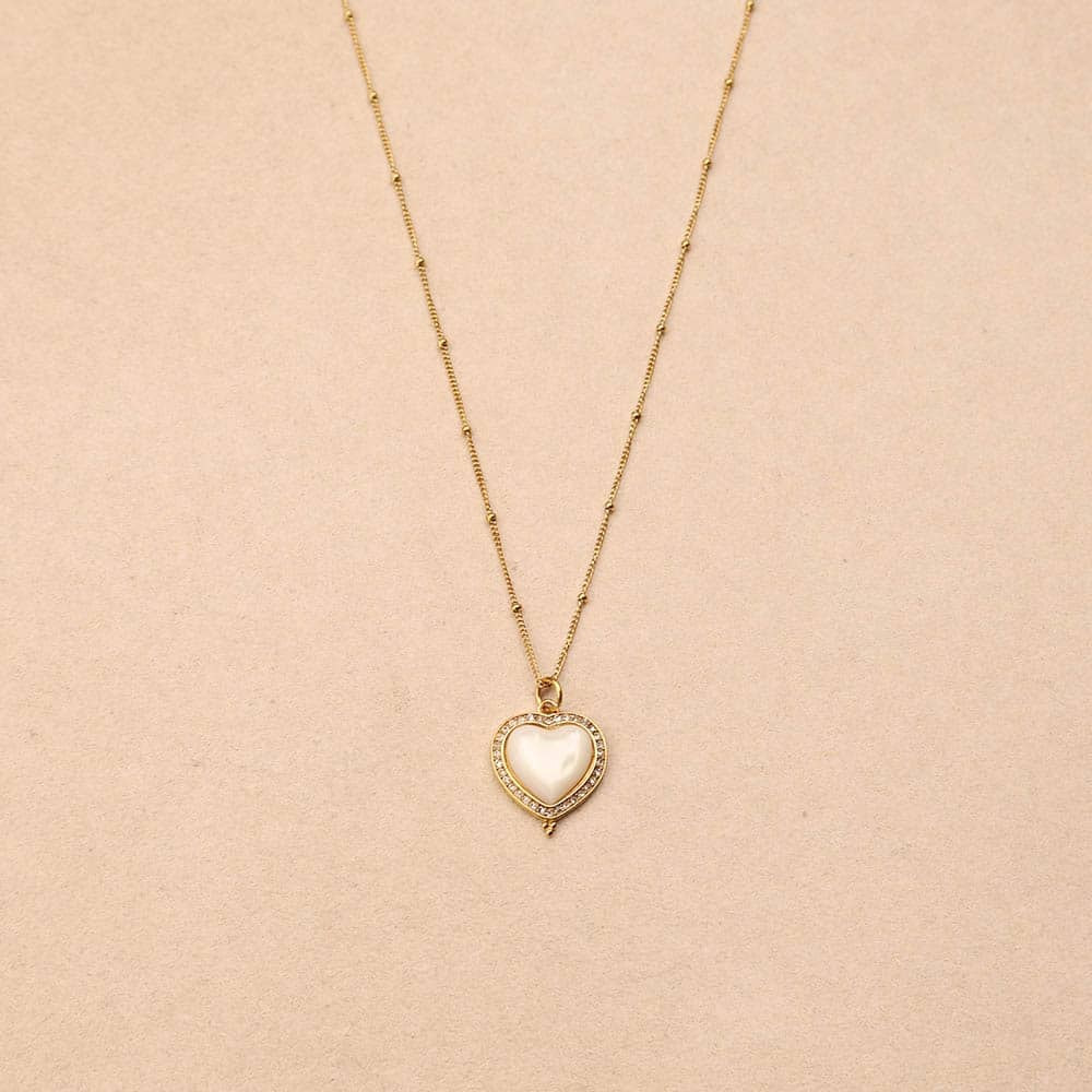 Althéria Pearly White heart Necklace