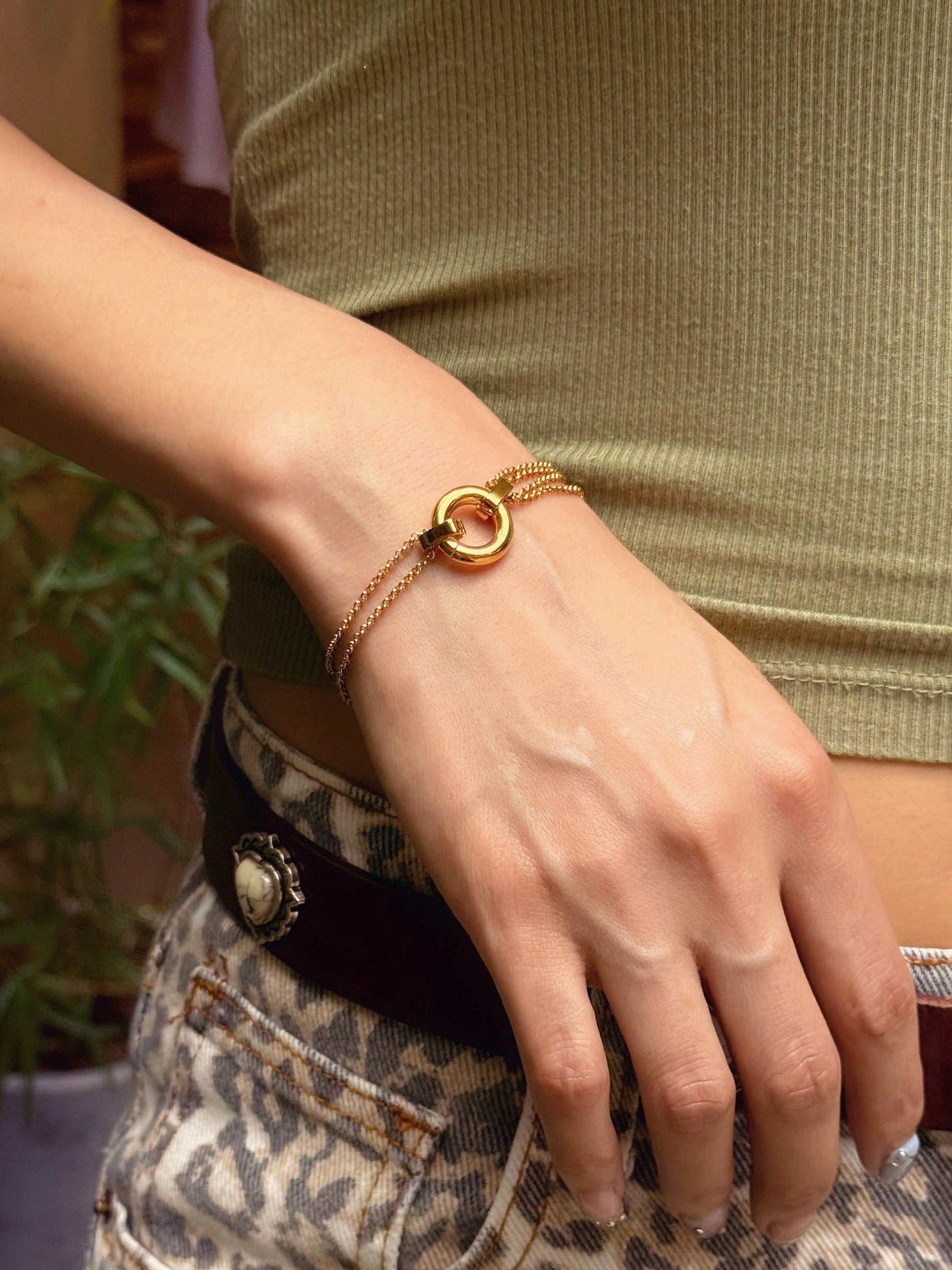 Ysalis Central Ring Bracelet