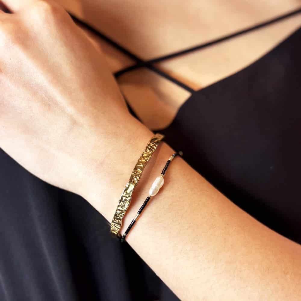 Les Cleias Karuna Pearl Sliding knot Bracelet