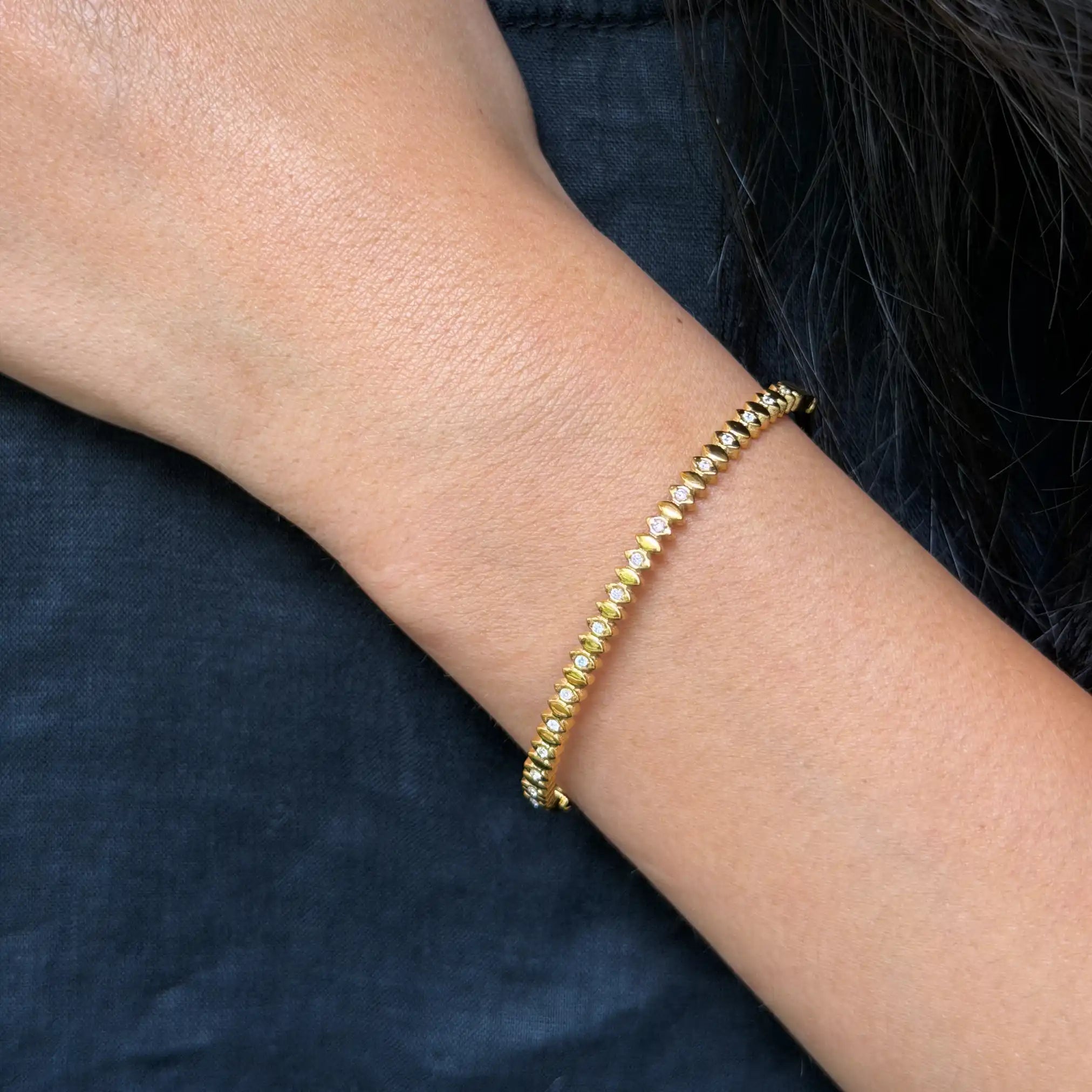 Lyriel Snap Bangle
