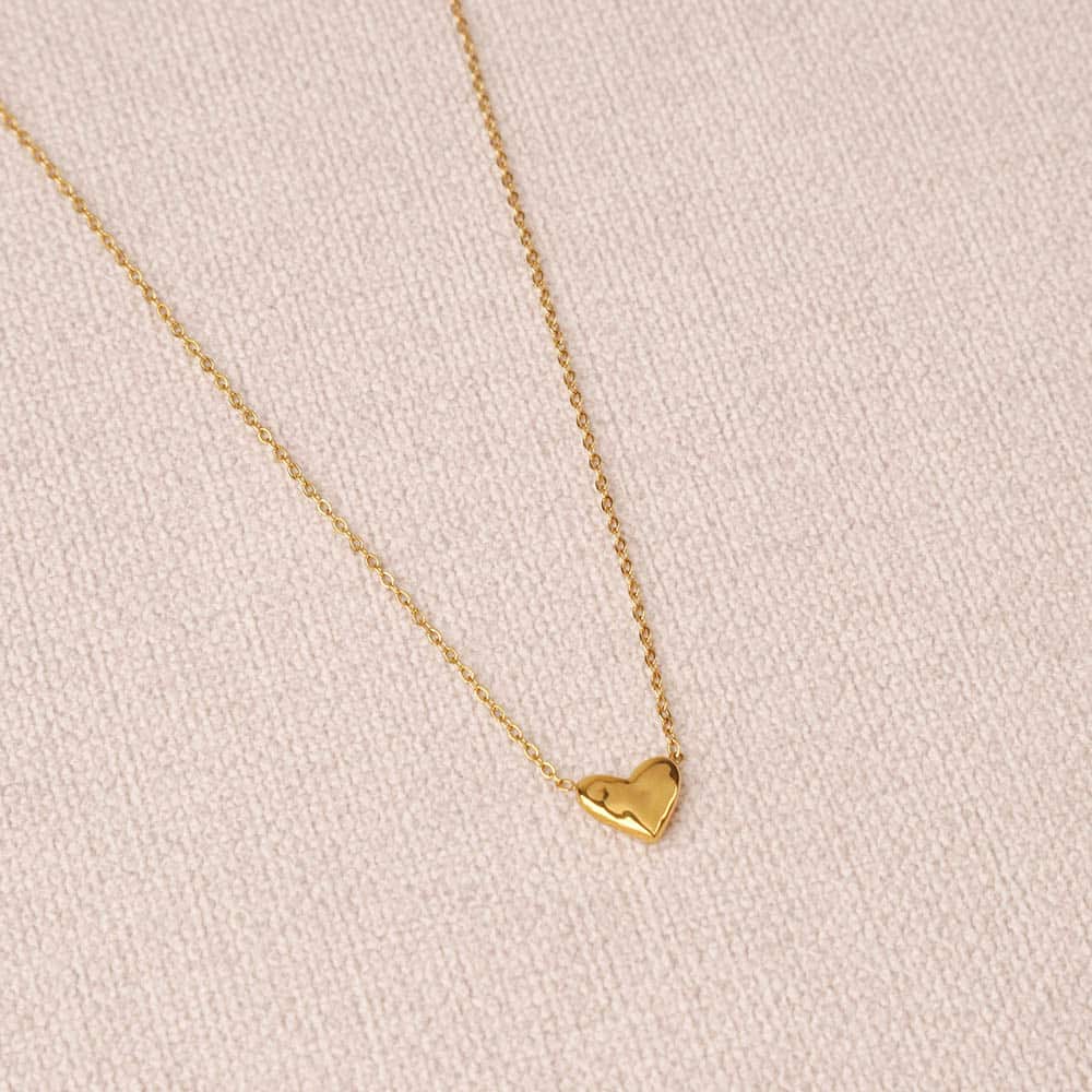 Veltia Flat Heart Necklace