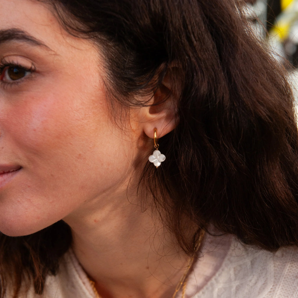 Naclea Mini Pearly Clover Earrings